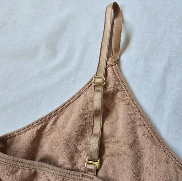 Branwyn▪️Essential Bralette Merino Wool in Warm Nude with convertible straps - Picture 7 of 10
